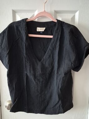 Universal Thread Black V-Neck Short Sleeve Blouse